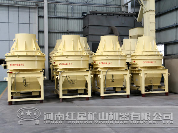 沖擊式破碎機(jī)運(yùn)轉(zhuǎn) 沖擊式破碎機(jī)運(yùn)轉(zhuǎn)