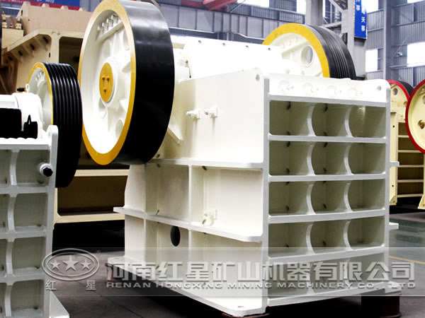 新型顎式破碎機(jī) 新型顎式破碎機(jī)