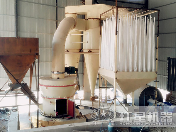 磨粉機作業(yè)現(xiàn)場 磨粉機作業(yè)現(xiàn)場