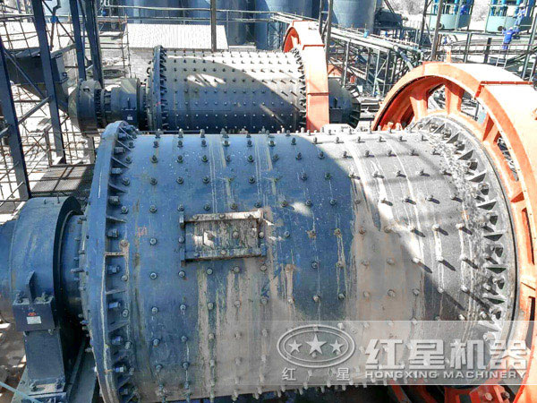 球磨機(jī)作業(yè)現(xiàn)場 球磨機(jī)作業(yè)現(xiàn)場