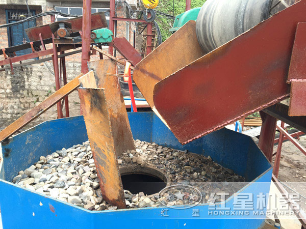 鵝卵石制沙機(jī)作業(yè)現(xiàn)場