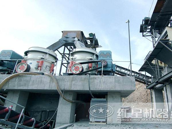 破碎機(jī)作業(yè)現(xiàn)場(chǎng)圖