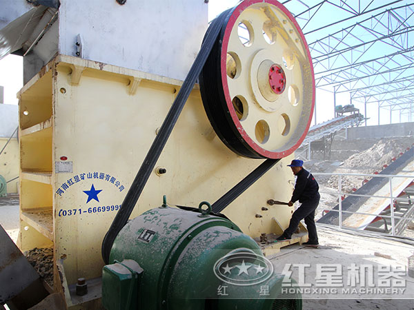 大理石新型環(huán)保鄂式粉碎機(jī)生產(chǎn)現(xiàn)場(chǎng) 大理石新型環(huán)保鄂式粉碎機(jī)生產(chǎn)現(xiàn)場(chǎng)