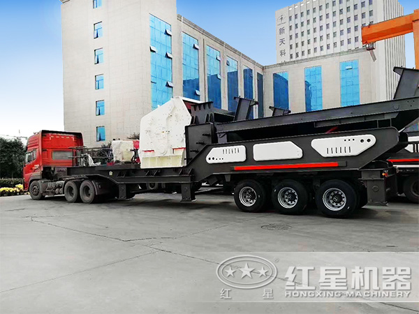時(shí)產(chǎn)400噸混凝土移動破碎站出行