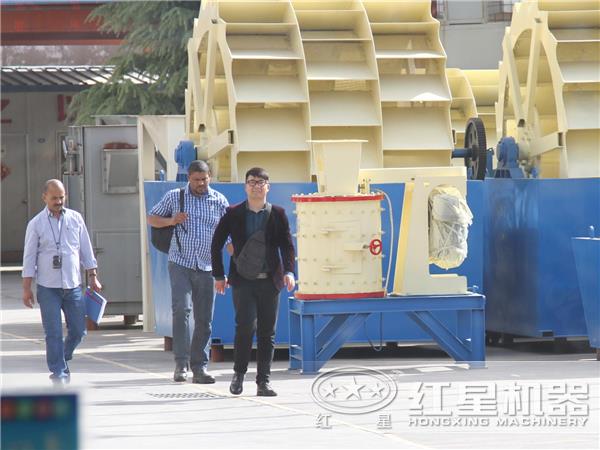 來廠參觀、了解洗砂機的客戶