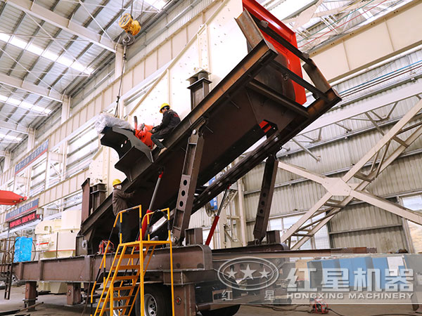 移動(dòng)環(huán)保制砂機(jī)生產(chǎn)車(chē)間