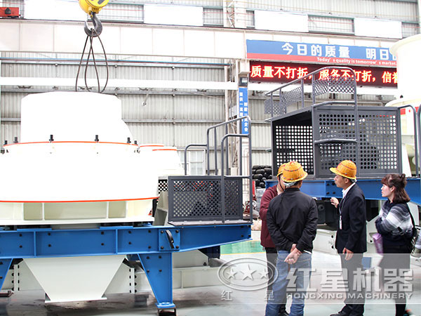 紅星客戶參觀、選購制砂機(jī)現(xiàn)場(chǎng)