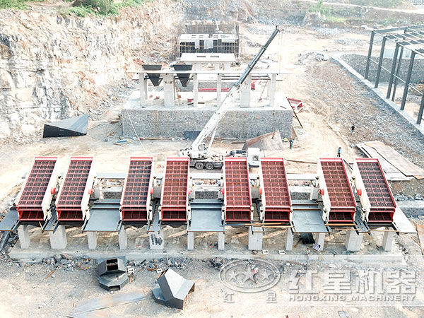 振動篩安裝、調試現(xiàn)場