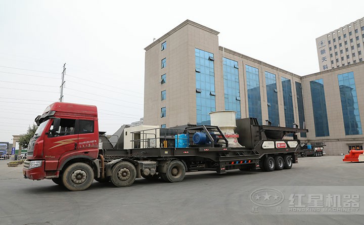 半移動(dòng)式破碎站發(fā)貨現(xiàn)場(chǎng) 半移動(dòng)式破碎站發(fā)貨現(xiàn)場(chǎng)