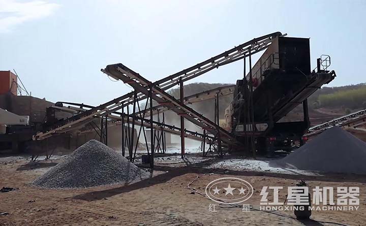河石移動磕石子機(jī)現(xiàn)場 河石移動磕石子機(jī)現(xiàn)場
