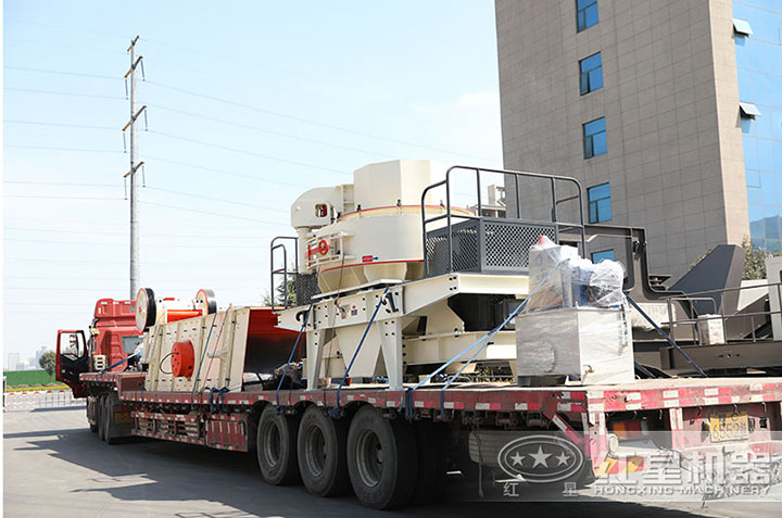 一套制砂設(shè)備發(fā)貨現(xiàn)場 一套制砂設(shè)備發(fā)貨現(xiàn)場