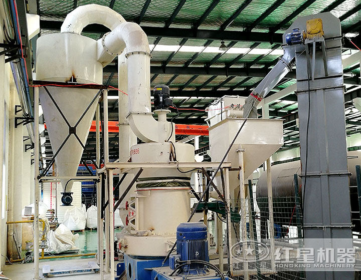 磨粉機(jī)作業(yè)現(xiàn)場(chǎng) 磨粉機(jī)作業(yè)現(xiàn)場(chǎng)