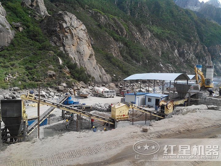制砂生產(chǎn)線現(xiàn)場 制砂生產(chǎn)線現(xiàn)場