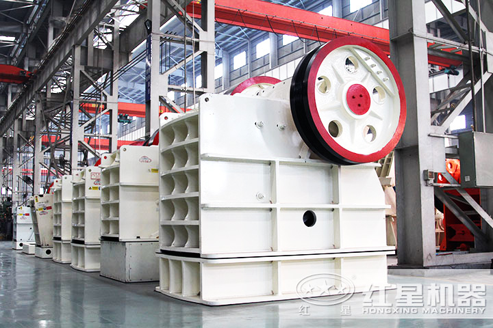 德版顎式破碎機(jī)設(shè)備廠區(qū)實(shí)拍圖 德版顎式破碎機(jī)設(shè)備廠區(qū)實(shí)拍圖