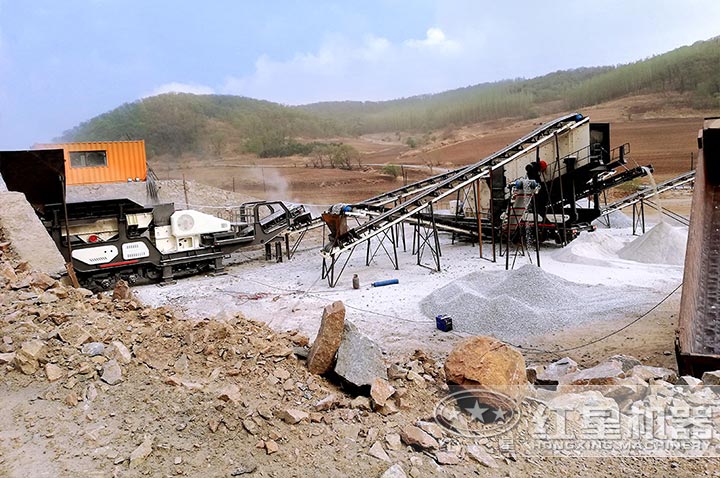 大型流動碎石設備現(xiàn)場 大型流動碎石設備現(xiàn)場