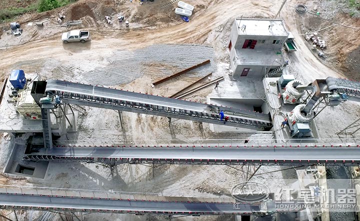 時產(chǎn)1000噸的石料生產(chǎn)線生產(chǎn)現(xiàn)場 時產(chǎn)1000噸的石料生產(chǎn)線生產(chǎn)現(xiàn)場