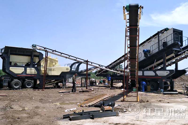 時產(chǎn)200噸流動打碎石機設備客戶現(xiàn)場 時產(chǎn)200噸流動打碎石機設備客戶現(xiàn)場