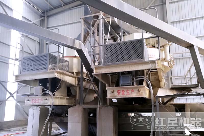 石頭碎沙機(jī)器生產(chǎn)現(xiàn)場(chǎng) 石頭碎沙機(jī)器生產(chǎn)現(xiàn)場(chǎng)