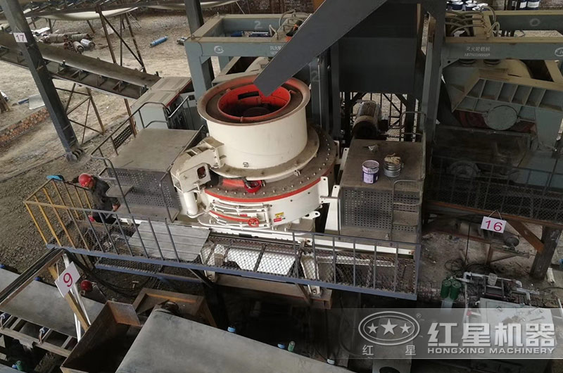 花崗巖碎石制砂加工現(xiàn)場 花崗巖碎石制砂加工現(xiàn)場