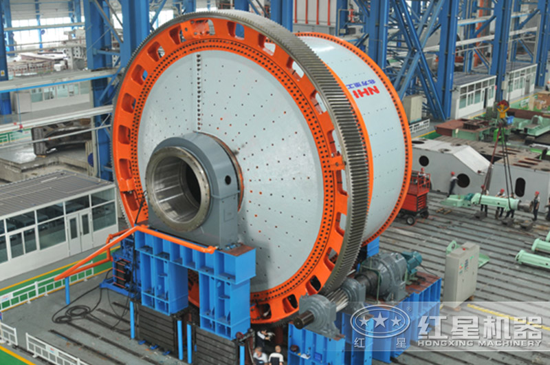 時(shí)產(chǎn)十噸球磨機(jī)現(xiàn)場(chǎng)展示 時(shí)產(chǎn)十噸球磨機(jī)現(xiàn)場(chǎng)展示