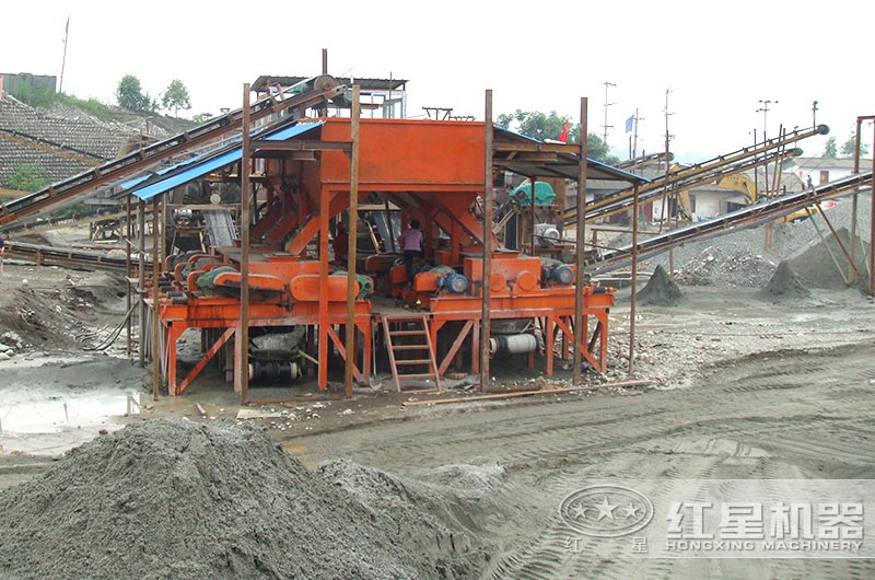 對輥制砂機作業(yè)現(xiàn)場實拍 對輥制砂機作業(yè)現(xiàn)場實拍